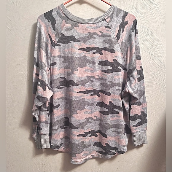 Secret Treasures Lightweight Sweater - Picture 2 of 3